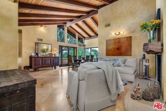 4557 Saltillo Street, Woodland Hills (los Angeles), CA 91364