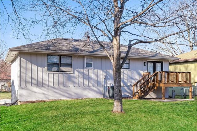 1417 N Blue Mills Road, Independence, MO 64056