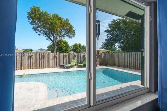 2900 NW 69th Ct, Fort Lauderdale, FL 33309