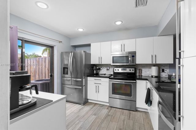 2900 NW 69th Ct, Fort Lauderdale, FL 33309