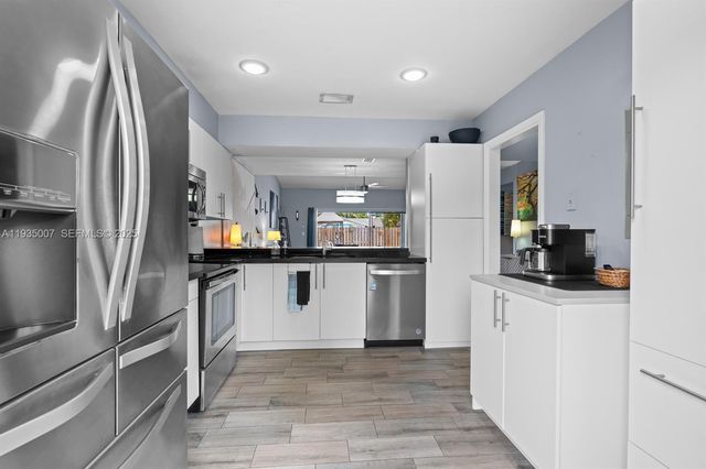 2900 NW 69th Ct, Fort Lauderdale, FL 33309