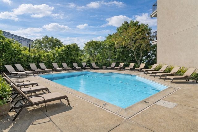 133 Commander Shea Blvd 502, Quincy, MA 02171