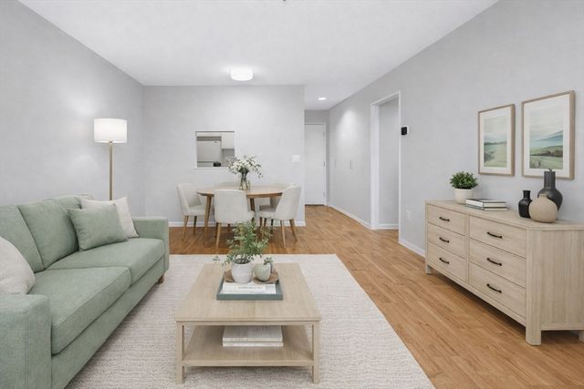 133 Commander Shea Blvd 502, Quincy, MA 02171