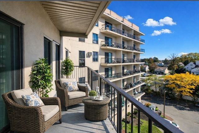 133 Commander Shea Blvd 502, Quincy, MA 02171