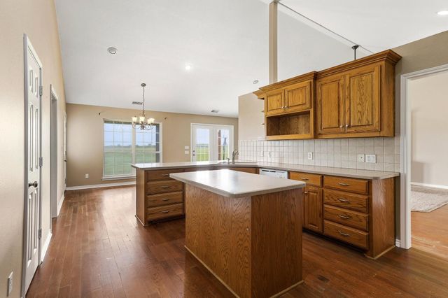 386 Scoggins Road, Tioga, TX 76271
