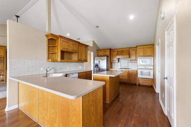 386 Scoggins Road, Tioga, TX 76271