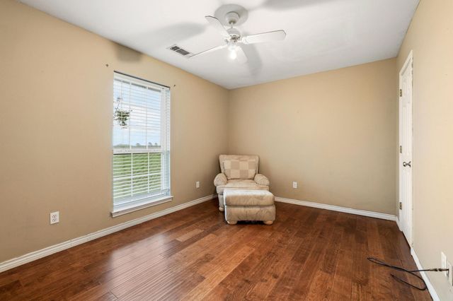 386 Scoggins Road, Tioga, TX 76271