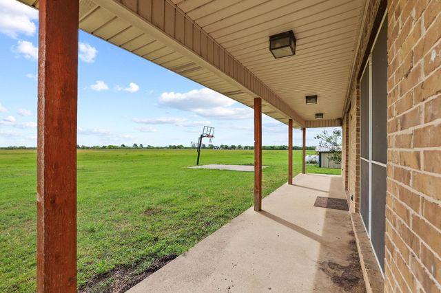386 Scoggins Road, Tioga, TX 76271