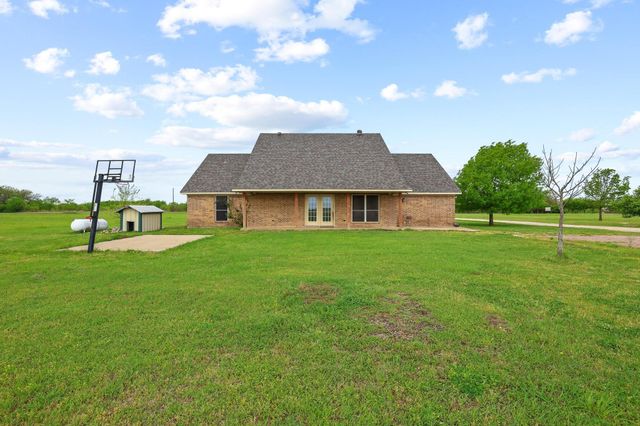 386 Scoggins Road, Tioga, TX 76271