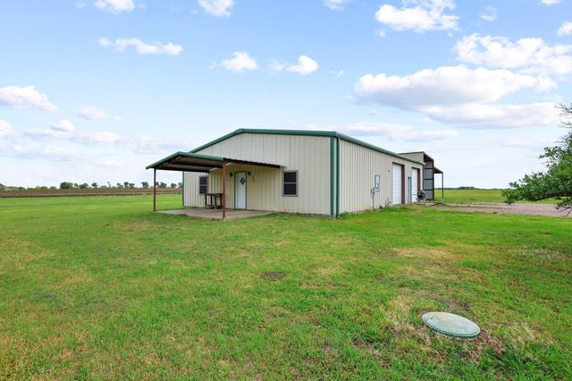 386 Scoggins Road, Tioga, TX 76271