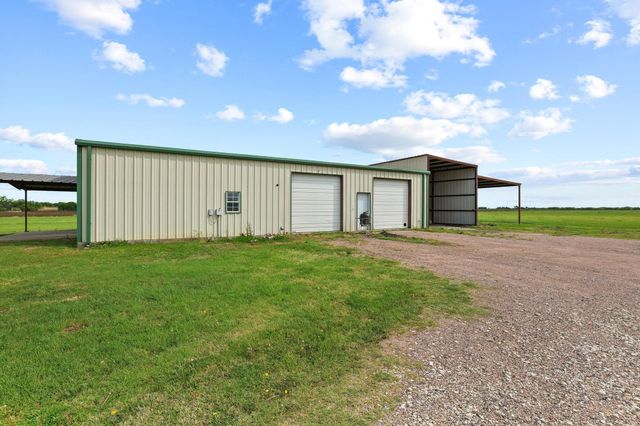 386 Scoggins Road, Tioga, TX 76271