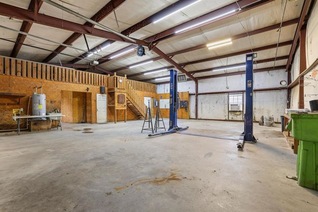 386 Scoggins Road, Tioga, TX 76271