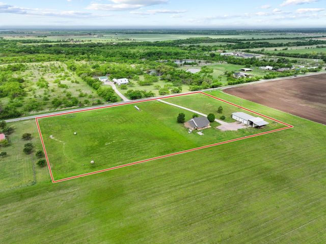 386 Scoggins Road, Tioga, TX 76271