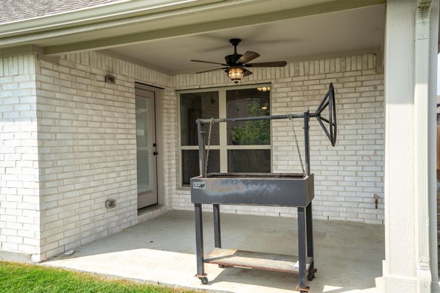 9201 Amistad Lane, Denton, TX 76226