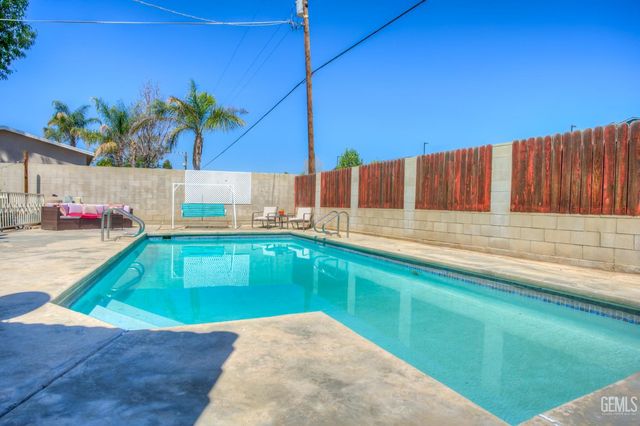 3114 Shelly Lane, Bakersfield, CA 93306