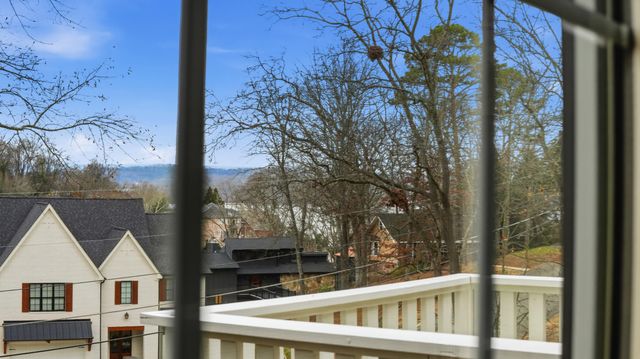 4917 Shoreline Dr, Chattanooga, TN 37416
