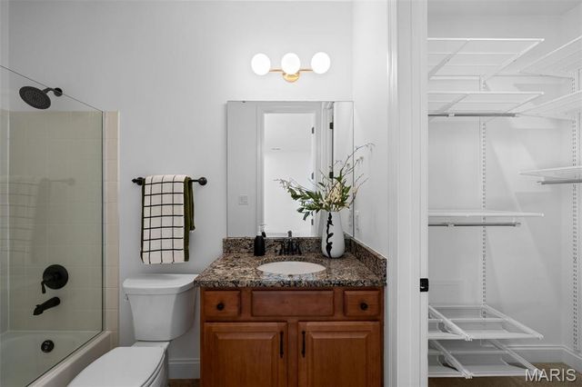 1401 Fox Hill Farms Court, Chesterfield, MO 63005