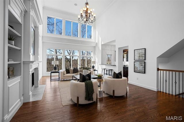 1401 Fox Hill Farms Court, Chesterfield, MO 63005