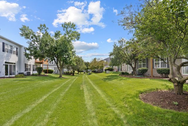736 Woodewind Drive, Naperville, IL 60563