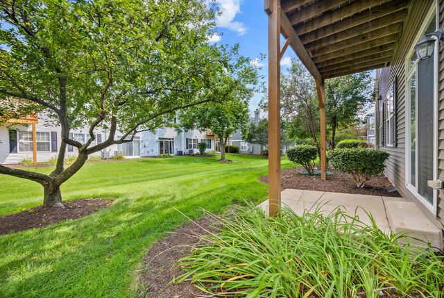 736 Woodewind Drive, Naperville, IL 60563