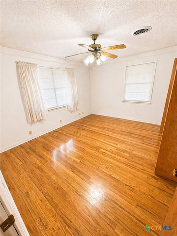 2305 Birdcreek Drive, Temple, TX 76502