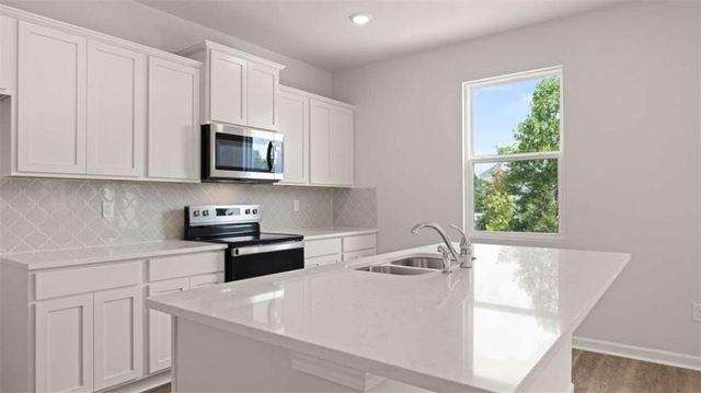 100 White Spruce Way, Newnan, GA 30265