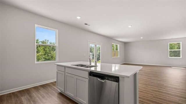 100 White Spruce Way, Newnan, GA 30265