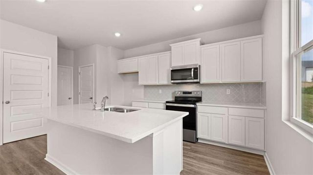 100 White Spruce Way, Newnan, GA 30265