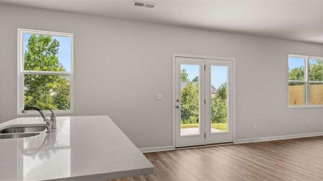 100 White Spruce Way, Newnan, GA 30265