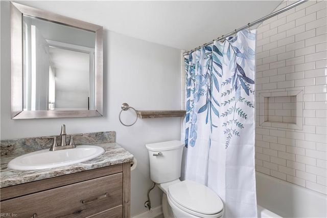 828 Hardwood DR, Chesapeake, VA 23320