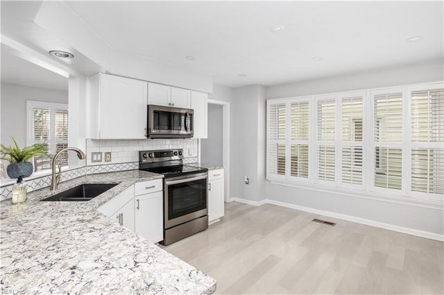 828 Hardwood DR, Chesapeake, VA 23320