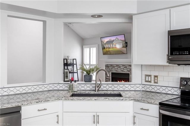 828 Hardwood DR, Chesapeake, VA 23320