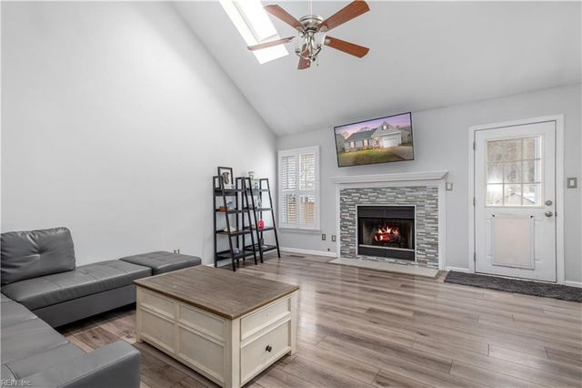 828 Hardwood DR, Chesapeake, VA 23320