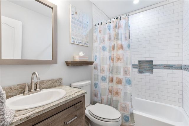 828 Hardwood DR, Chesapeake, VA 23320