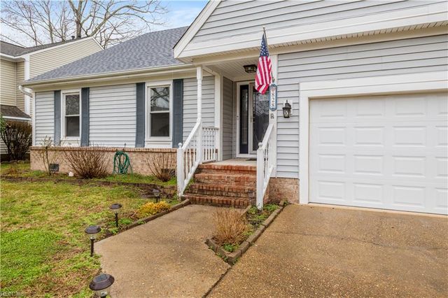 828 Hardwood DR, Chesapeake, VA 23320