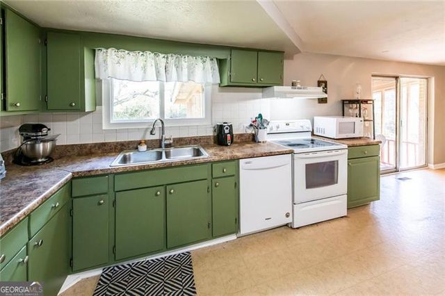 6348 Garnet Drive, Douglasville, GA 30135