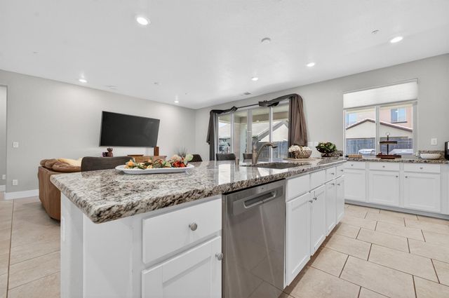 3751 EDINGTON Dr, Rancho Cordova, CA 95742