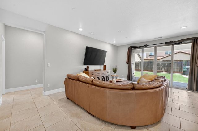 3751 EDINGTON Dr, Rancho Cordova, CA 95742