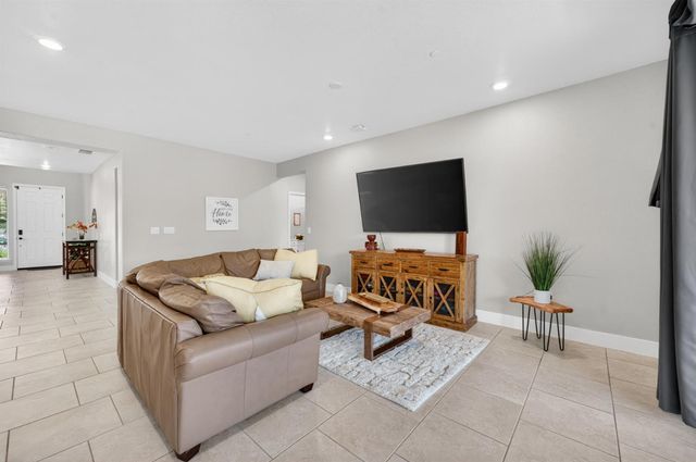 3751 EDINGTON Dr, Rancho Cordova, CA 95742