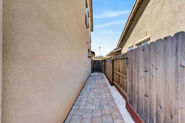 3751 EDINGTON Dr, Rancho Cordova, CA 95742
