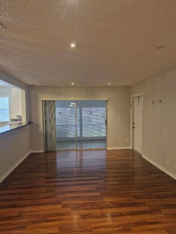 737 N High Point Bend S B, Delray Beach, FL 33445