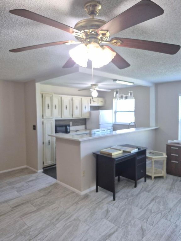 737 N High Point Bend S B, Delray Beach, FL 33445