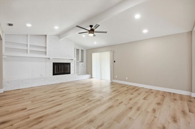 1200 Woodridge Circle, Euless, TX 76040