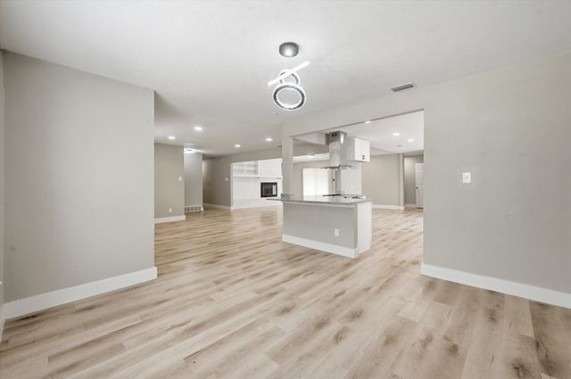 1200 Woodridge Circle, Euless, TX 76040