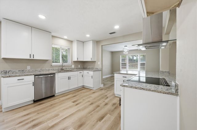 1200 Woodridge Circle, Euless, TX 76040