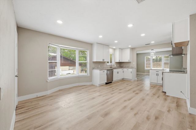 1200 Woodridge Circle, Euless, TX 76040