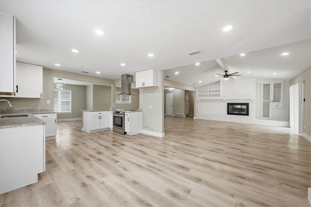 1200 Woodridge Circle, Euless, TX 76040