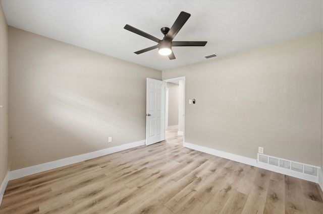 1200 Woodridge Circle, Euless, TX 76040