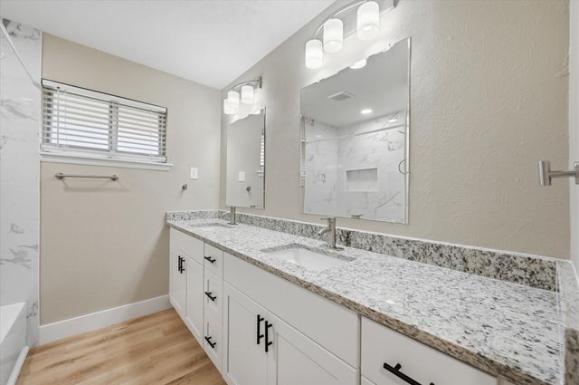 1200 Woodridge Circle, Euless, TX 76040