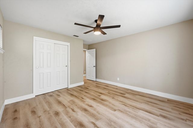 1200 Woodridge Circle, Euless, TX 76040